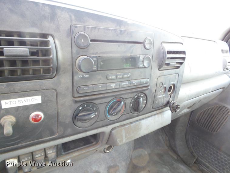 image for item AY9639 2006 Ford F550 flatbed truck