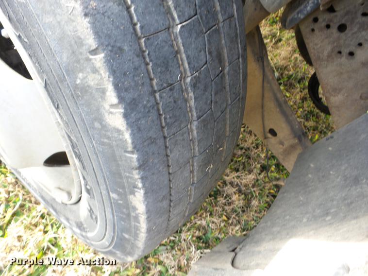 image for item AY9639 2006 Ford F550 flatbed truck