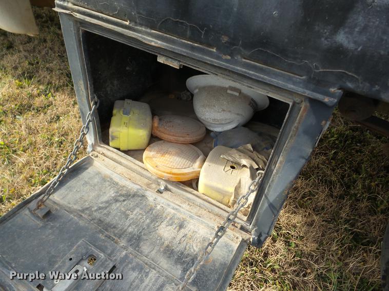 image for item AY9639 2006 Ford F550 flatbed truck