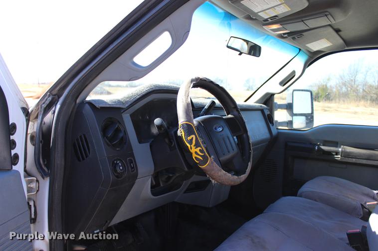 image for item BE9378 2013 Ford F350 Super Duty XL Crew Cab flatbed pickup truck