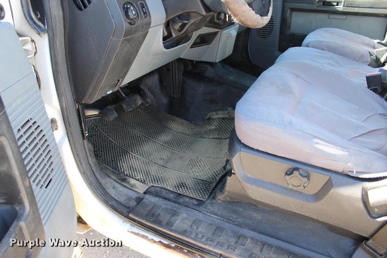 image for item BE9378 2013 Ford F350 Super Duty XL Crew Cab flatbed pickup truck