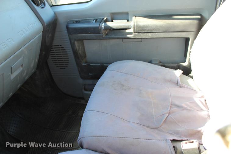 image for item BE9378 2013 Ford F350 Super Duty XL Crew Cab flatbed pickup truck