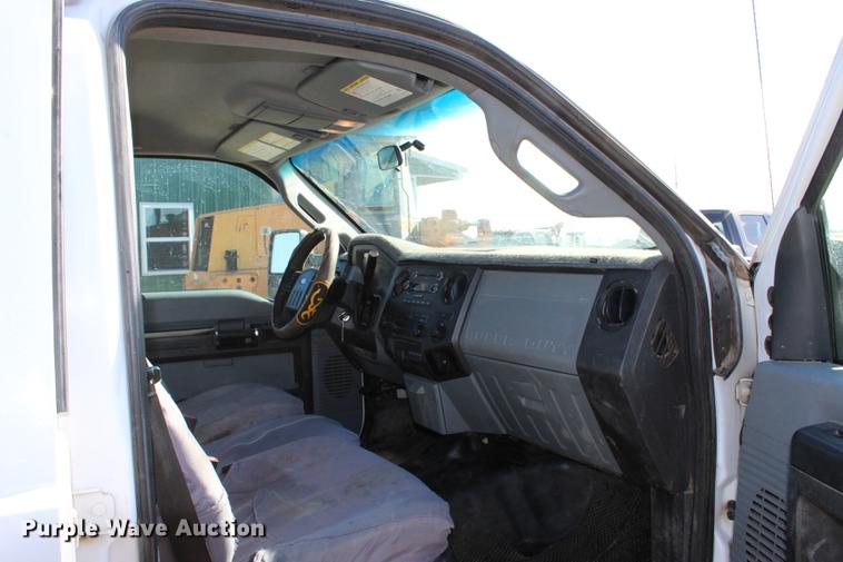 image for item BE9378 2013 Ford F350 Super Duty XL Crew Cab flatbed pickup truck