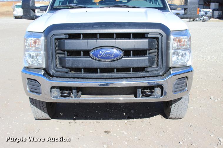 image for item BE9378 2013 Ford F350 Super Duty XL Crew Cab flatbed pickup truck