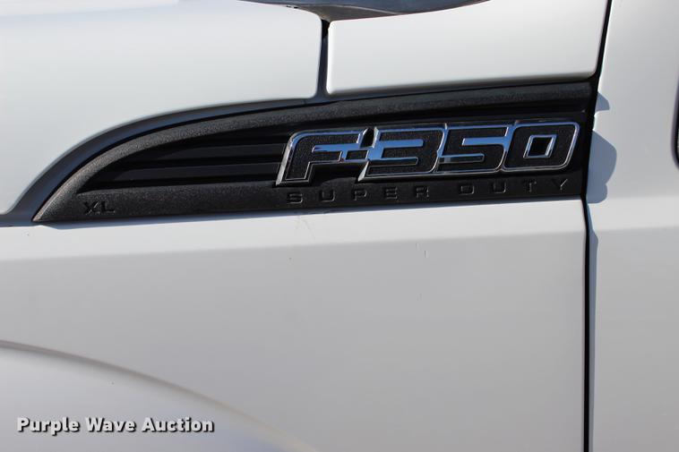 image for item BE9378 2013 Ford F350 Super Duty XL Crew Cab flatbed pickup truck