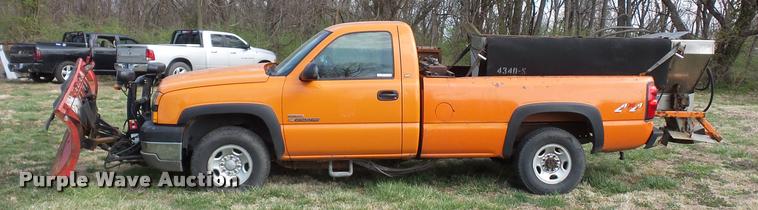 image for item BH9284 2005 Chevrolet Silverado 2500HD pickup truck
