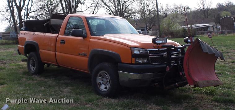 image for item BH9284 2005 Chevrolet Silverado 2500HD pickup truck