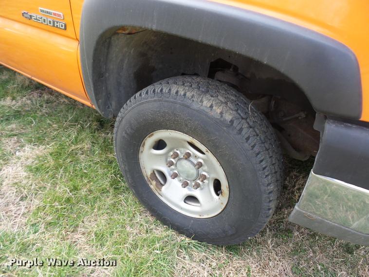 image for item BH9284 2005 Chevrolet Silverado 2500HD pickup truck