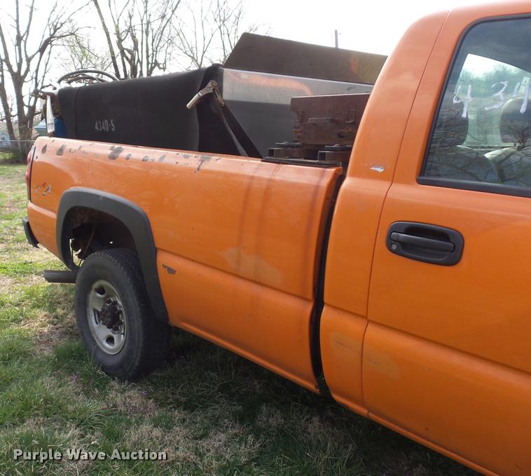 image for item BH9284 2005 Chevrolet Silverado 2500HD pickup truck