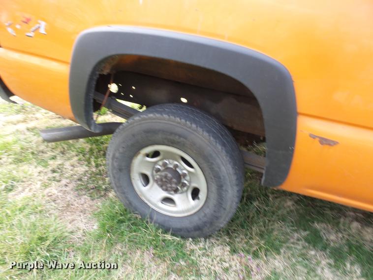 image for item BH9284 2005 Chevrolet Silverado 2500HD pickup truck