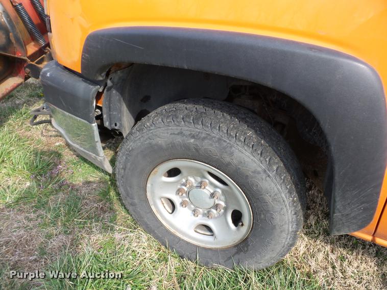 image for item BH9284 2005 Chevrolet Silverado 2500HD pickup truck