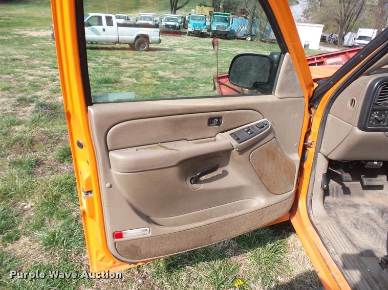 image for item BH9284 2005 Chevrolet Silverado 2500HD pickup truck
