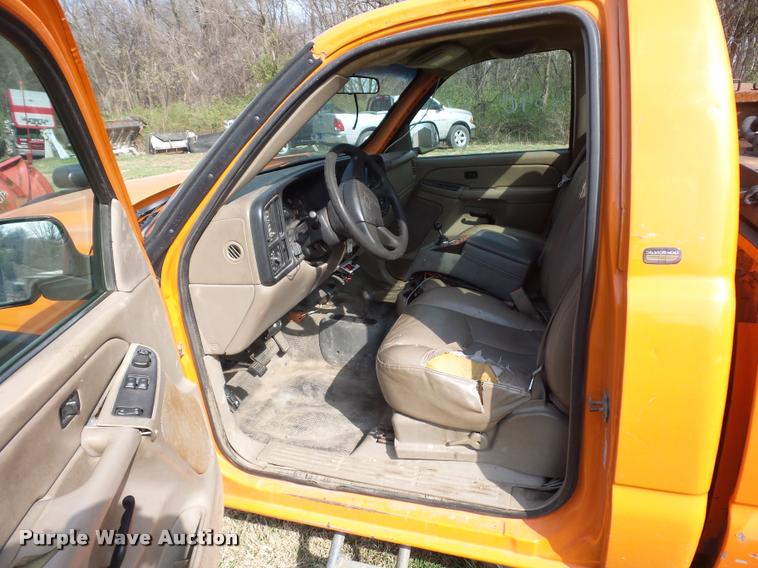 image for item BH9284 2005 Chevrolet Silverado 2500HD pickup truck