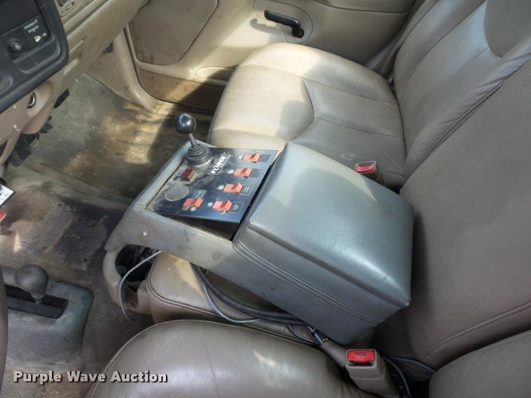 image for item BH9284 2005 Chevrolet Silverado 2500HD pickup truck