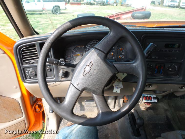 image for item BH9284 2005 Chevrolet Silverado 2500HD pickup truck