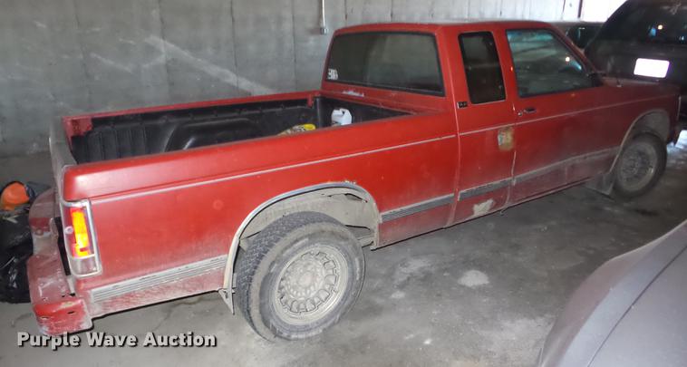 image for item BI9565 1992 GMC Sonoma Club Coupe pickup truck