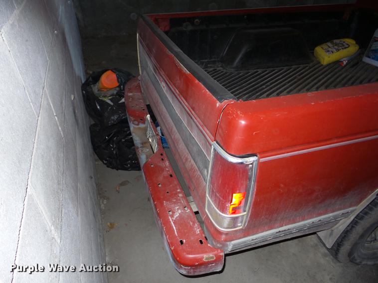 image for item BI9565 1992 GMC Sonoma Club Coupe pickup truck