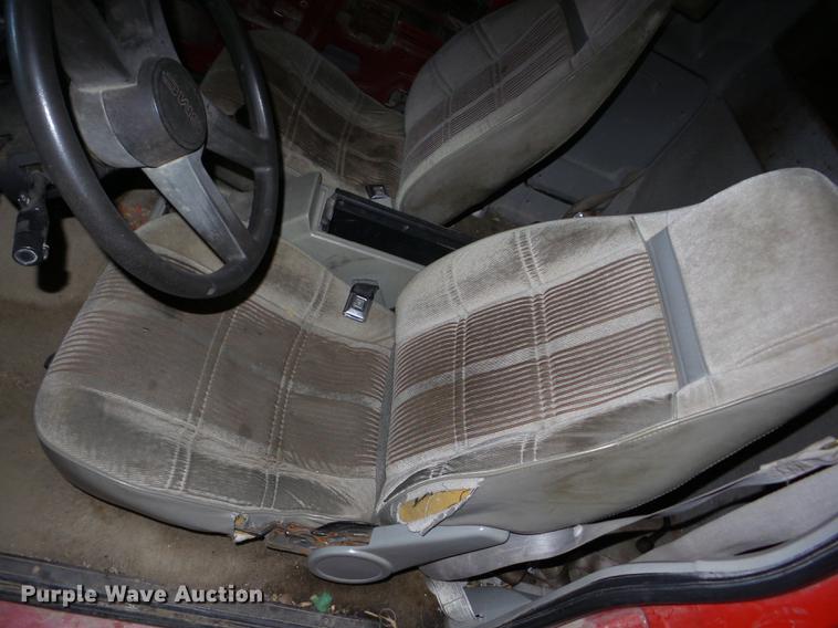 image for item BI9565 1992 GMC Sonoma Club Coupe pickup truck