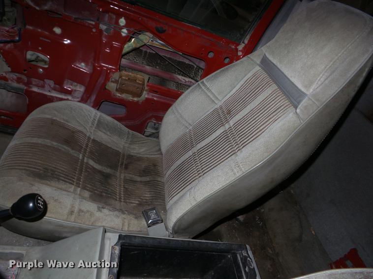 image for item BI9565 1992 GMC Sonoma Club Coupe pickup truck