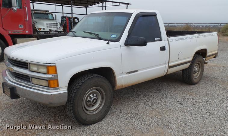 image for item BJ9921 2000 Chevrolet 3500 pickup truck