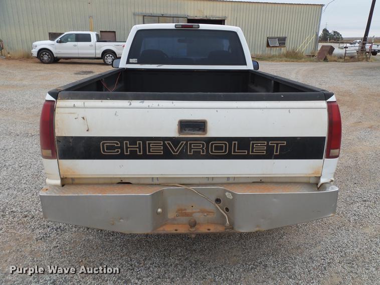 image for item BJ9921 2000 Chevrolet 3500 pickup truck