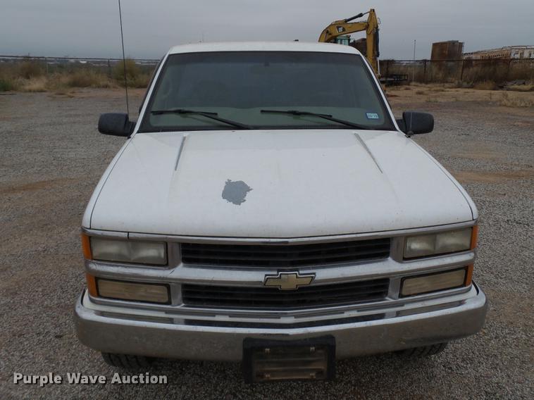 image for item BJ9921 2000 Chevrolet 3500 pickup truck