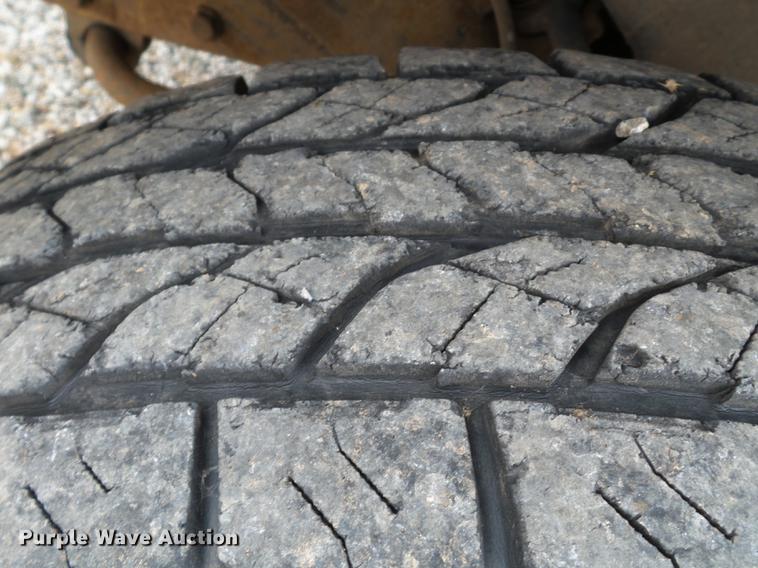 image for item BJ9921 2000 Chevrolet 3500 pickup truck