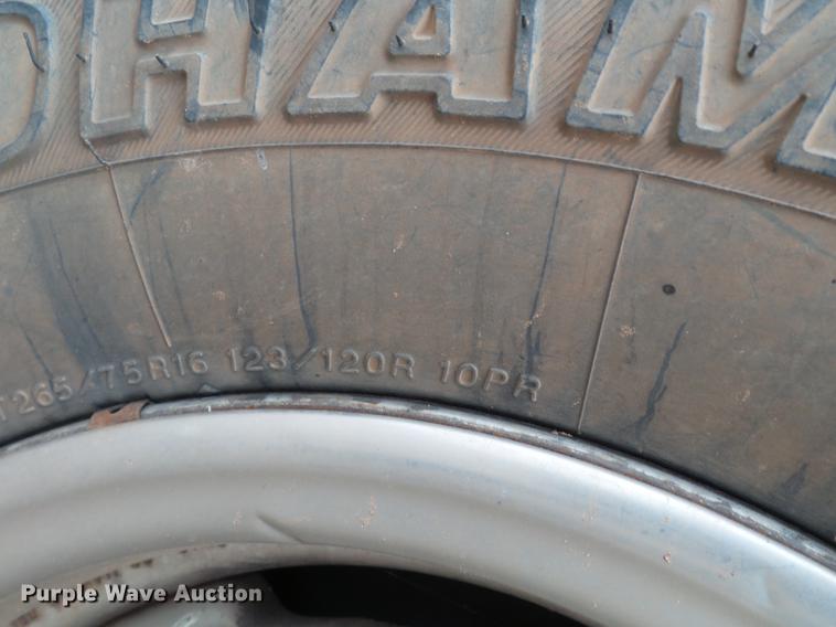 image for item BJ9921 2000 Chevrolet 3500 pickup truck