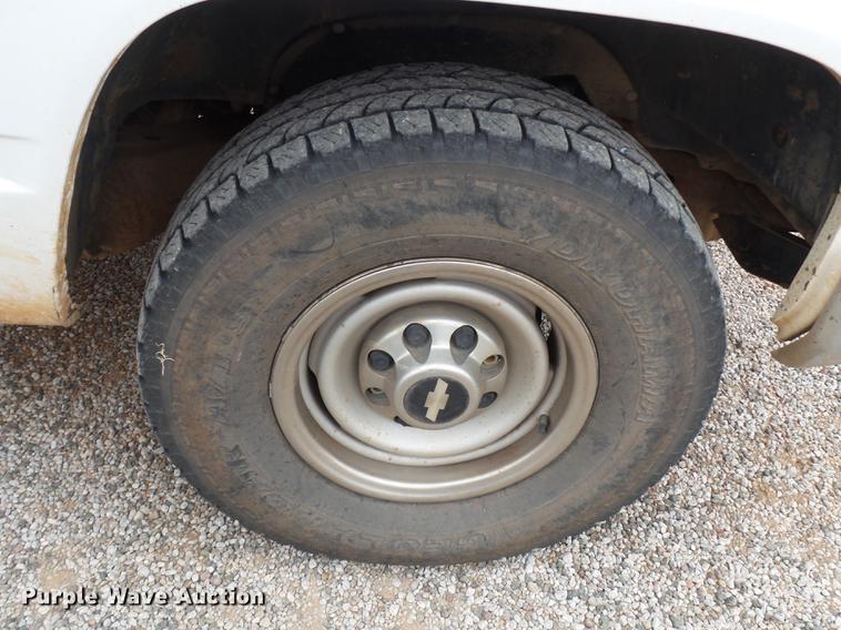 image for item BJ9921 2000 Chevrolet 3500 pickup truck