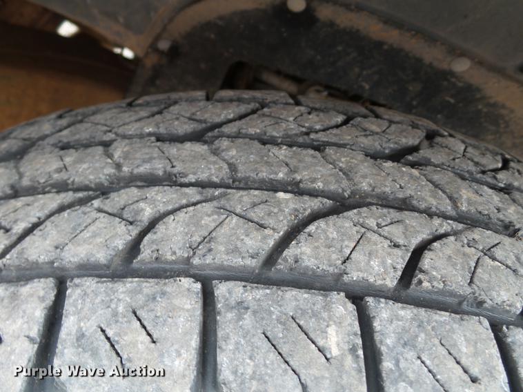 image for item BJ9921 2000 Chevrolet 3500 pickup truck