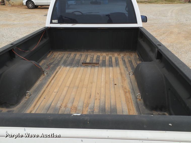 image for item BJ9921 2000 Chevrolet 3500 pickup truck