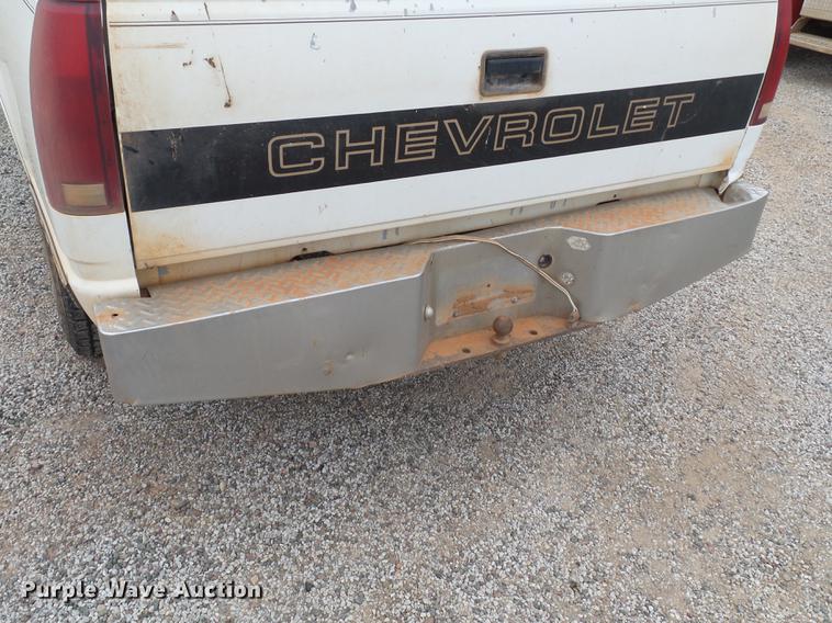 image for item BJ9921 2000 Chevrolet 3500 pickup truck