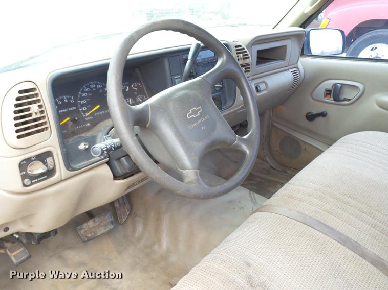 image for item BJ9921 2000 Chevrolet 3500 pickup truck