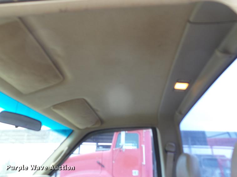 image for item BJ9921 2000 Chevrolet 3500 pickup truck