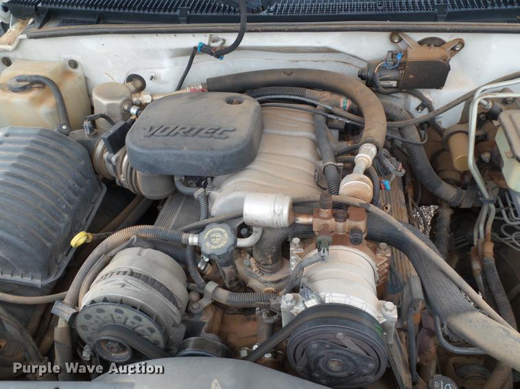 image for item BJ9921 2000 Chevrolet 3500 pickup truck