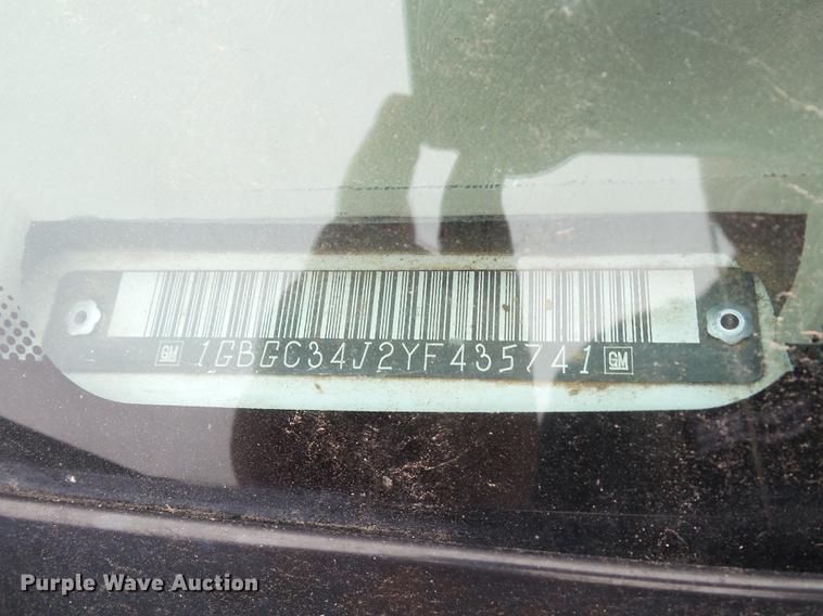 image for item BJ9921 2000 Chevrolet 3500 pickup truck