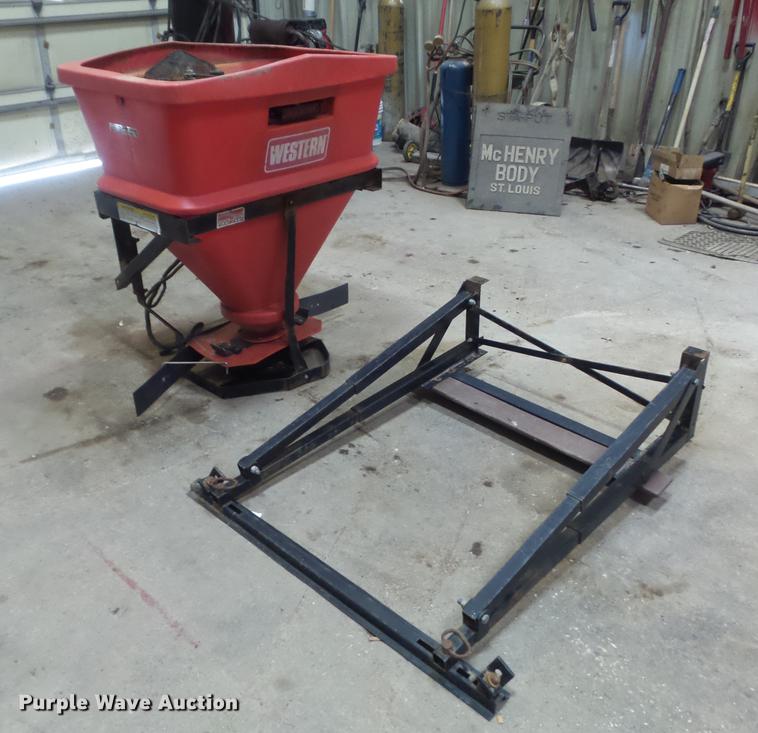 image for item CC9699 2004 Western Pro-Flo spreader