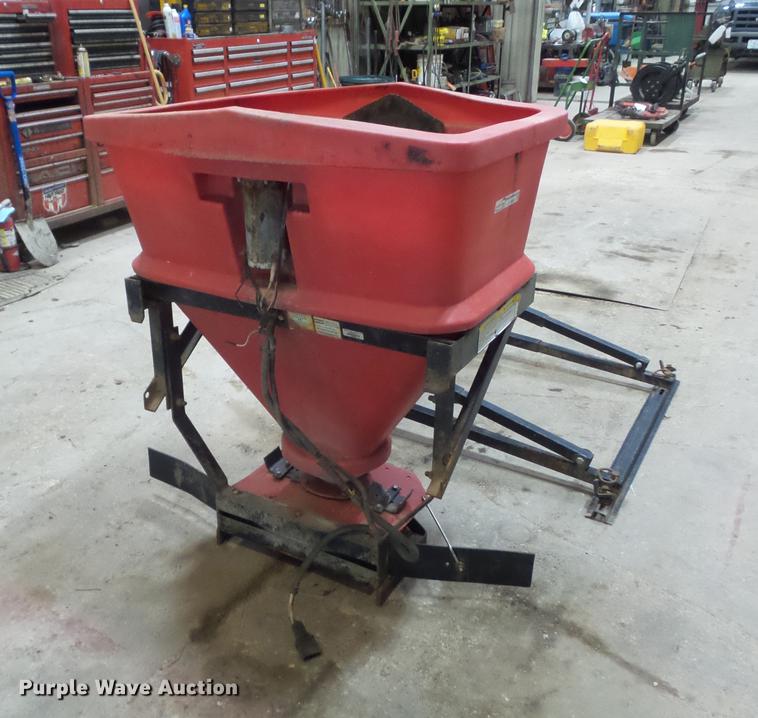 image for item CC9699 2004 Western Pro-Flo spreader