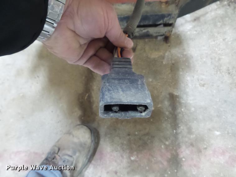 image for item CC9699 2004 Western Pro-Flo spreader