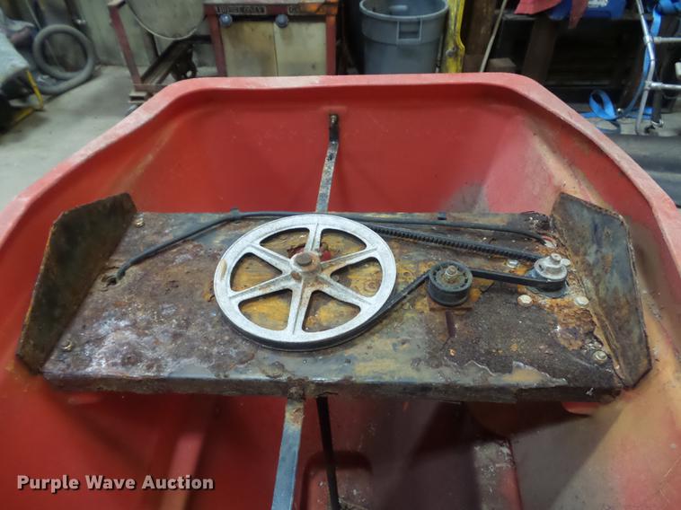 image for item CC9699 2004 Western Pro-Flo spreader