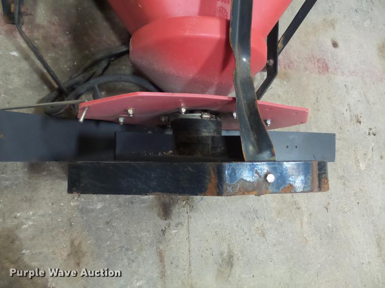 image for item CC9699 2004 Western Pro-Flo spreader