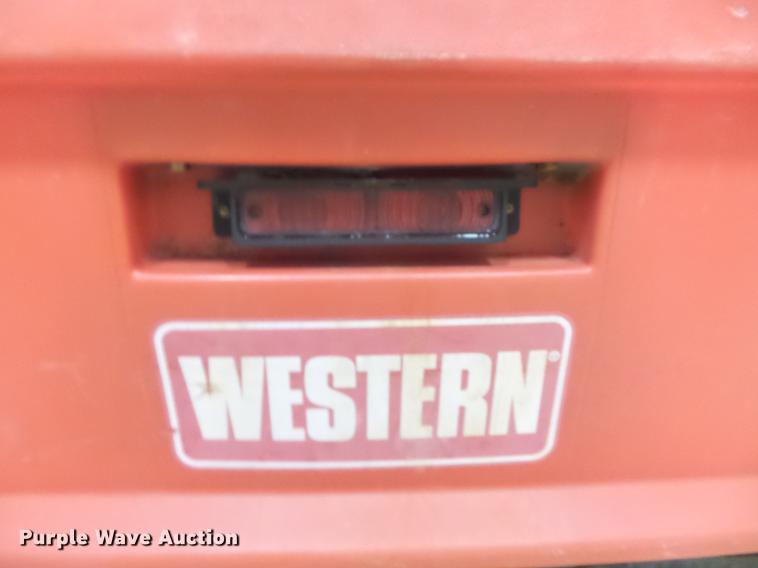 image for item CC9699 2004 Western Pro-Flo spreader