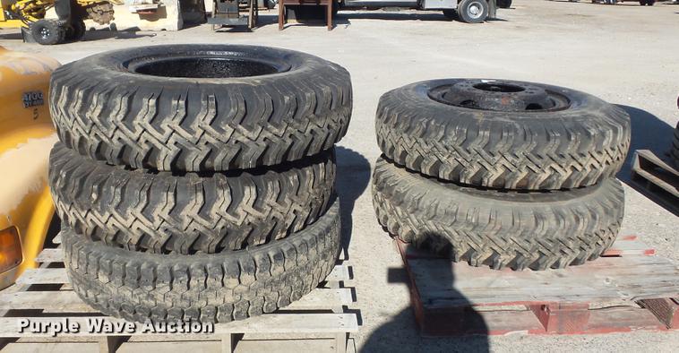 image for item CC9701 (5) 10.00-20 tires and wheels