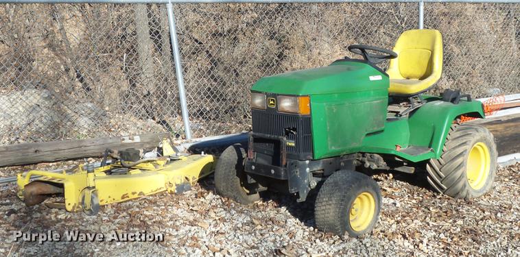 image for item CC9714 2001 John Deere 425 lawn mower