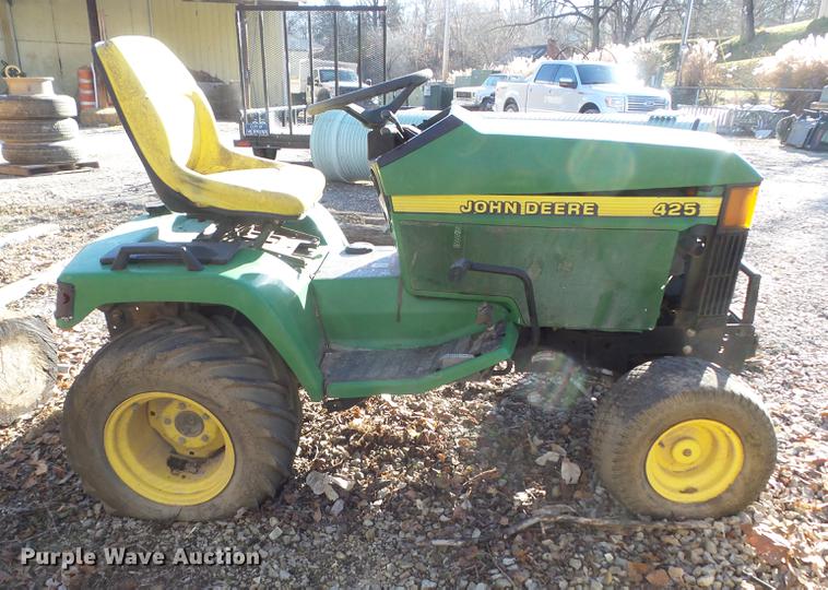 image for item CC9714 2001 John Deere 425 lawn mower
