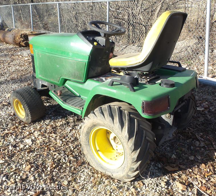 image for item CC9714 2001 John Deere 425 lawn mower