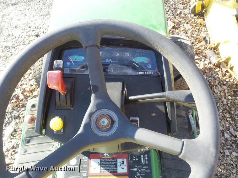 image for item CC9714 2001 John Deere 425 lawn mower