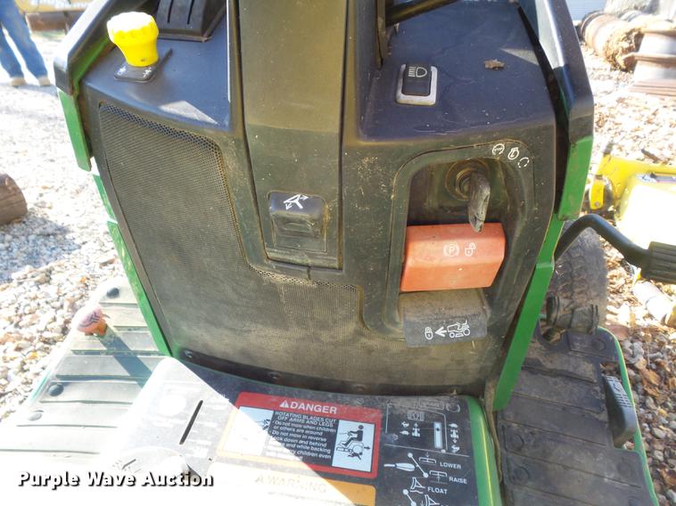 image for item CC9714 2001 John Deere 425 lawn mower