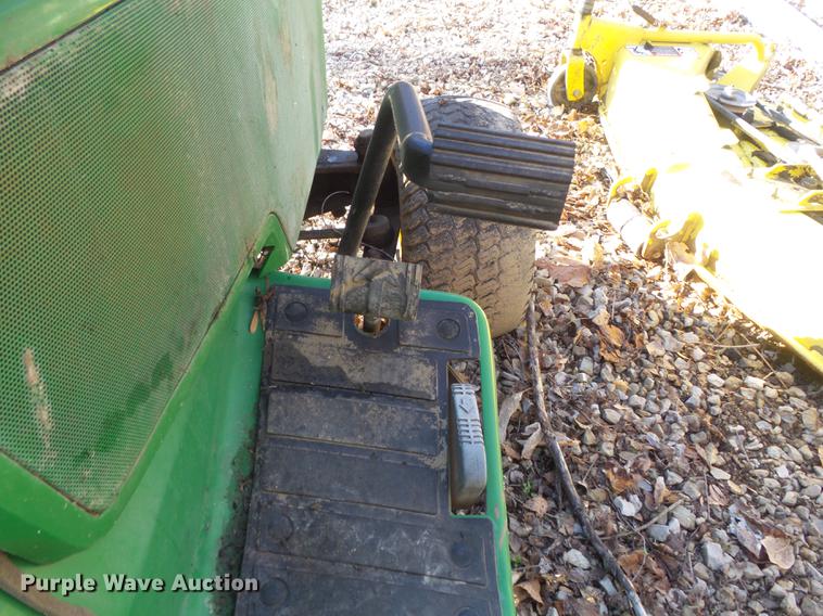 image for item CC9714 2001 John Deere 425 lawn mower