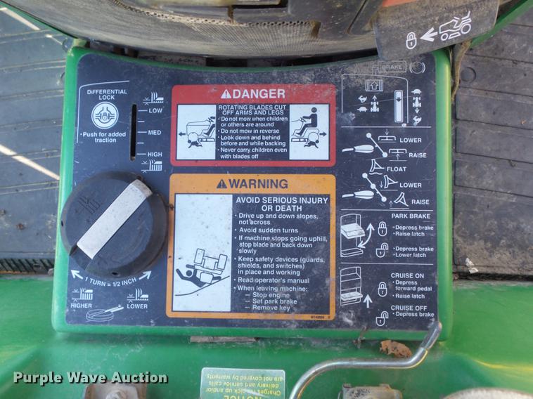 image for item CC9714 2001 John Deere 425 lawn mower